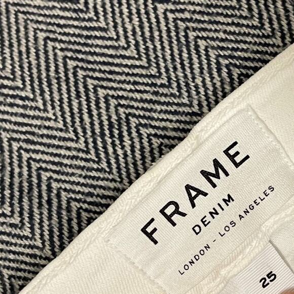 FRAME - Le Skinny De Jeanne Raw Hem Jeans in Blancv - Picture 4 of 8